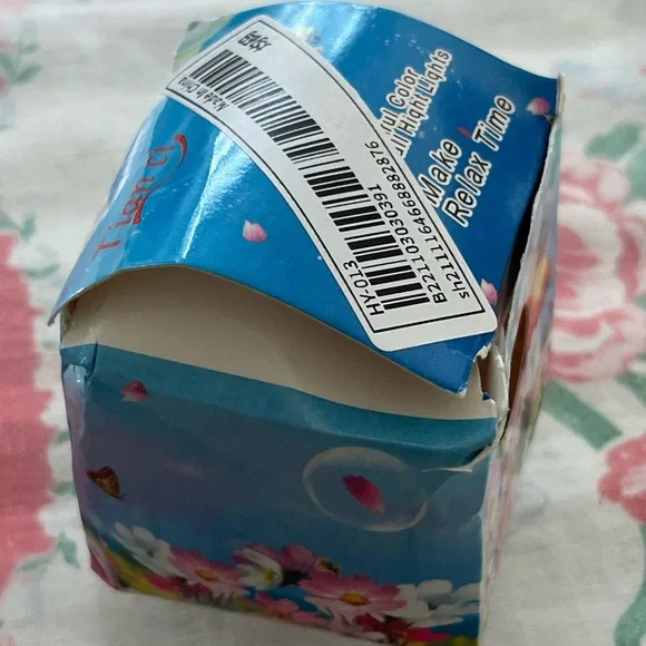 Very small new mushroom light.
New in box. - Picture 13 of 13